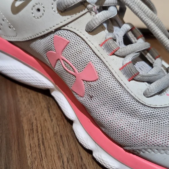 Women's Bright Pink And Gray Under Armour Shoes, Size 6.5 - Picture 4 of 15